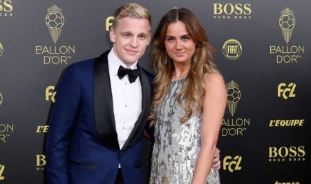 Donny van de Beek is dating Arsenal legend Dennis Bergkamp's daughter Estelle Bergkamp.